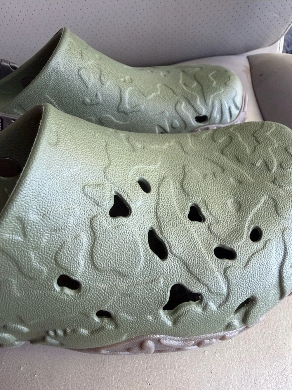 825 EUC Men’s Crocs All Terrain Atlas Green Clogs with Canvas Straps
